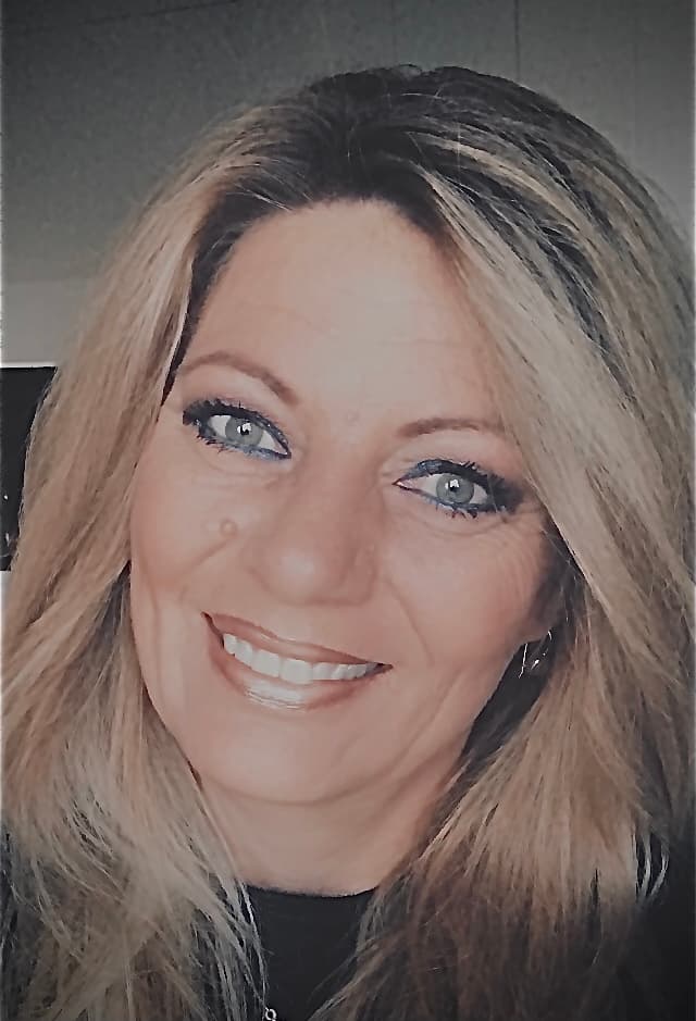 Lena hos Salon Merci